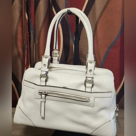 A Coach Hamptons satchel  serial number B0751-F08AD5 - Picture 3 of 15